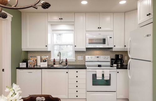 Waverly Cabin | MINNeSTAY* Water's Edge Retreat