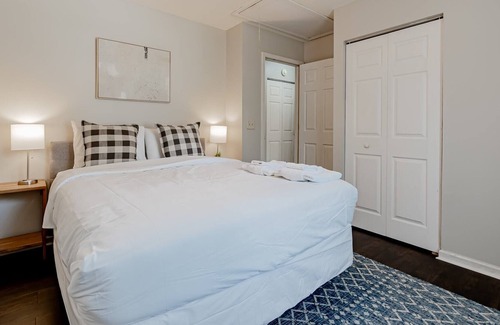 Irmo House | Mins from Downtown, I-90 Access-Sweetthorne Solace