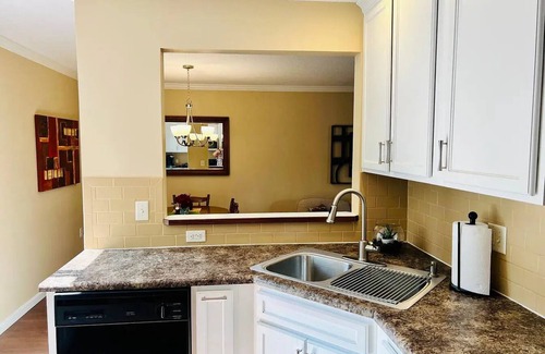 Quincy House | Mins to Blessing Hospital, Country Club, HotRiver