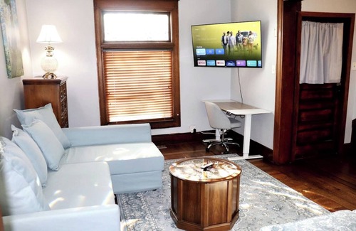 Oak Park Apartment | Mins to DT & Frank Lloyd Wright