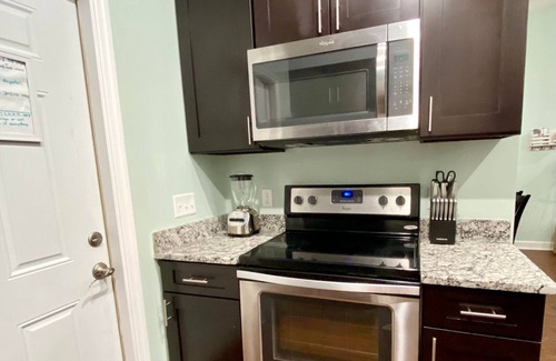 Beaufort House | Mins to MCRD, Modern & spacious, KING in master! FULLY fenced-in backyard,