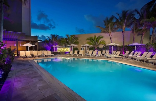 East Fort Lauderdale Hotel | Minutes Away from Riverwalk Fort Lauderdale! 4 Contemporary Suites w/Park View!