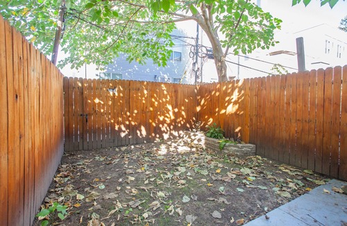 South Philadelphia House | Minutes away from Center City ! Modern Home Pet-Friendly!