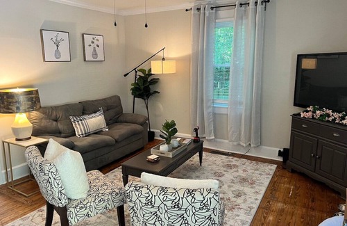 Earlewood House | Minutes From Downtown, King, Pets, Fenced Yard