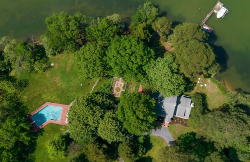 Royal Oak House | Minutes from Downtown Easton and St. Michaels | Kayaks | Pool | Private Dock