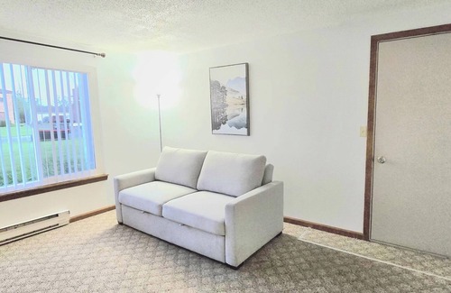 North Tonawanda Apartment | Minutes from Niagara Falls state park, Air Base, Shopping Centers, Universities!