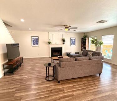 San Antonio House | Minutes from Sea World and Fiesta Texas
