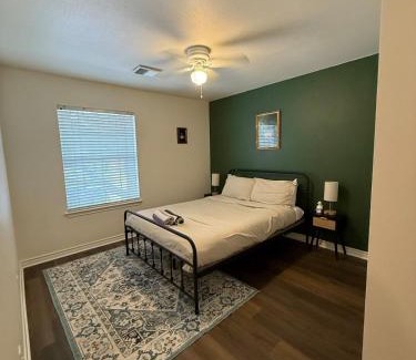 San Antonio House | Minutes from Sea World and Fiesta Texas