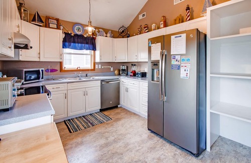 Salvo House | Minutes from the Beach! Oceanview, Dog Friendly House with Pool and Hot Tub