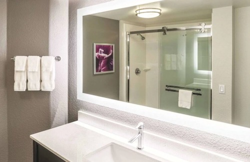 Woodlands Village House | Minutes from Walkup Skydome and Lowell Observatory! Parking is FREE! Pool!