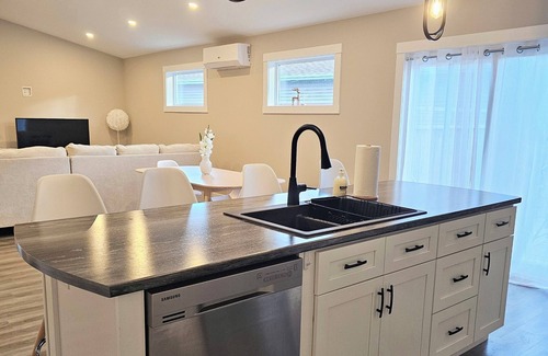 Stratford House | Minutes to Charlottetown - Three Bedroom, King Beds, Family friendly.