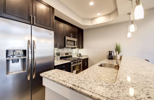 Eckington Condo | Minutes to DC Convention Center. Capitol Hill, Museums and downtown DC