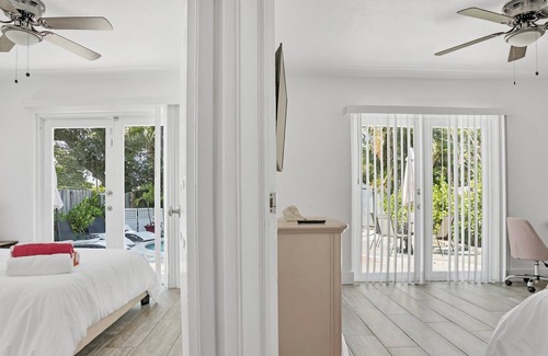 Central Corals House | Minutes to Messi, Heated Pool palace with full size soft serve machine.