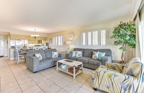Miramar Beach Apartment | Miramar Beach Retreat - Beachfront & Poolside