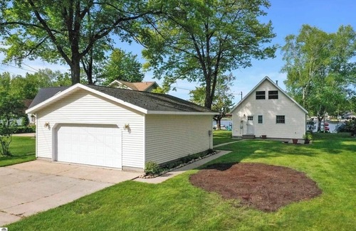 Lake City Cottage | Missaukee Sunset Cottage in Lake City, on Lake Missaukee