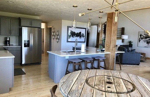 Lead Ski Chalet | Missing Link 4BR Chalet at Terry Peak with Jacuzzi Hot Tub - Sleeps 14