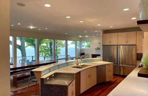 Traverse City House | Mission Point 6BR Gem | Bay Views, Private Beach