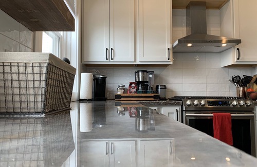 Le Claire House | Mississippi River Views and Downtown LeClaire all in one!