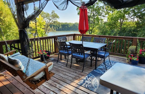 Inver Grove Heights House | Mississippi River views, year-round Hot Tub and Bald Eagle Visitors