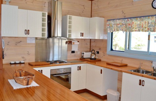 South West Rocks Cottage | Misty's Beachside Cottage - walk to the beach