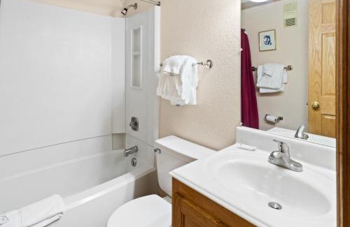 Snowshoe Apartment | ML246 Spacious Condo Mtn & Lake views fireplace