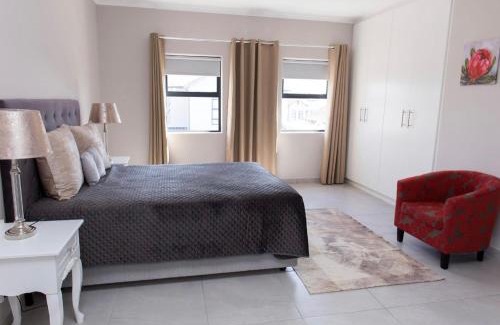 Burgundy Estate House | MLMK Property 17