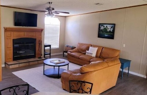 Clewiston House | Mo's Lake "O" Retreat