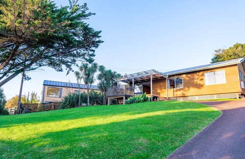 Blackpool Cottage | Moa Cottage - in Oneroa Village - Welcome to Moa Cottage, your tranquil holiday retreat. This affordable home features 3 cozy bedrooms, amenities, and sleeps 6 guests. With close proximity to beaches and Oneroa village, it's the perfect destination f