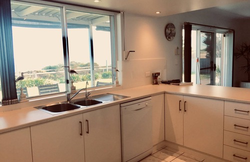 Moana House | Moana Sunsets Beach House(4-15 guests)