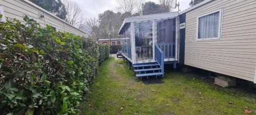 Gastes Other | Mobil home 693 à la réserve 8 personnes avec terrasse couverte