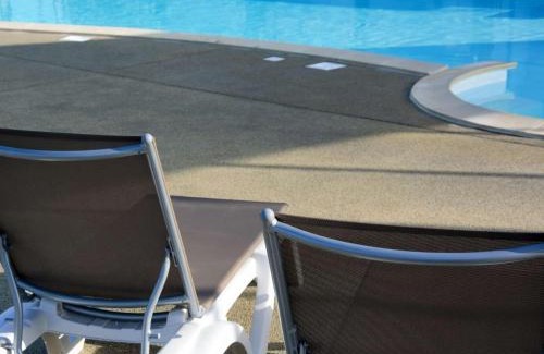 Jullouville-les-Pins House | Mobil-home Confort 2 chambres, Piscine chauffée, 200 m de la plage, Parking et Wi-Fi inclus - FR-1-361A-77