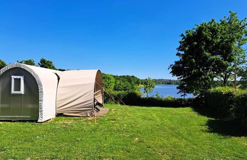 Pressignac House | Mobil-Home Limousin Comfort 30m2 Seeblick (3K-6pers)+überdachte Terrasse+TV 6 Personen
