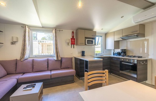 Ronce-les-Bains RV Rental | Mobile Home 'Mh 122 Ronce Les Bains' with Shared Pool, Terrace and Air Conditioning