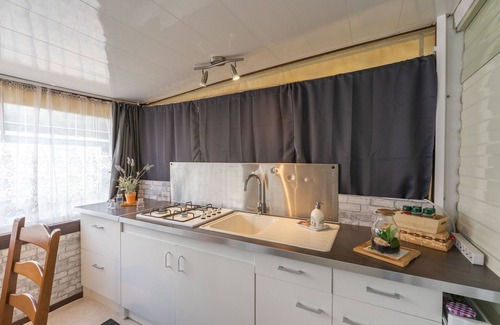 La Tremblade RV Rental | Mobile Home 'Mobil Home Willerby' with Shared Pool, Wi-Fi and Air Conditioning