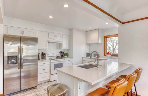 Arbor Lodge Apartment | Mocks Crest Oasis- 5BD/2BA- Arbor Lodge Getaway