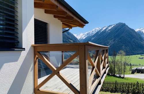Schonbach Villa | Modern chalet with a dream view of the Großvenediger