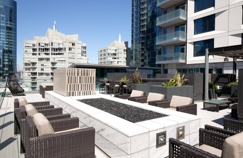 Rincon Hill Apartment | Mod Rincon Hill Studio w/Gym, BBQ, W/D, nr. SV. by Blueground