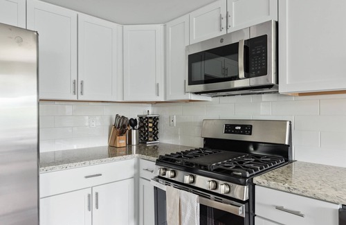 Oxbow House | Modern Mandon Retreat: All-Sports Lakefront, 4 Beds, Dock & Beach, Kayaks, Games