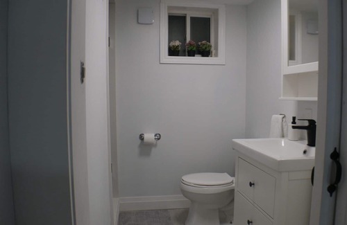 Bradford Apartment | Modern Lower Level Apt w/ Hot Tub | City Escape