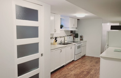 Bradford Apartment | Modern Lower Level Apt w/ Hot Tub | City Escape