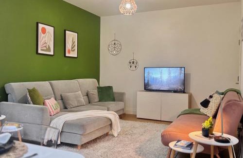Tokyngton Apartment | Modern 1-Bed Apt 30min to Central London & Parking