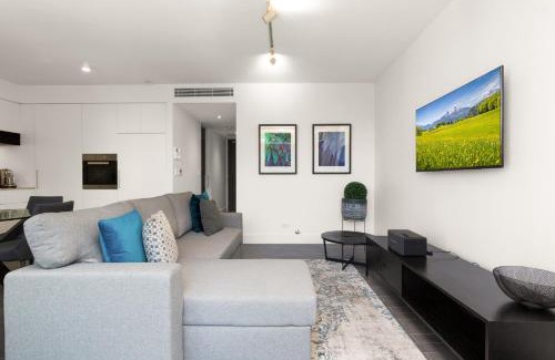 Surry Hills Apartment | Modern 1-Bed with Balcony in Bustling Surry Hills