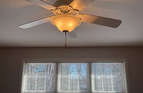 Amherst Center Apartment | Modern 1-bedroom Downtown apartment in enchanting Amherst with Full Kitchen/Wifi