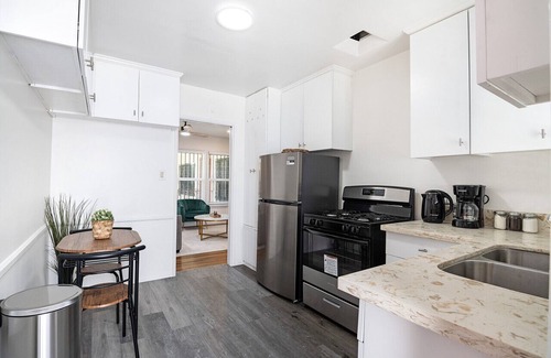 The Flats Apartment | Modern 1BR Apartment Prime Location