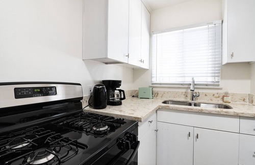 The Flats Apartment | Modern 1BR Apartment Prime Location