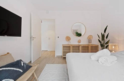 Hollerich Apartment | Modern 1BR Apt with Balcony near City Center