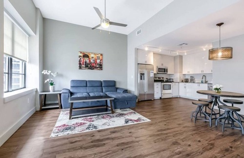 Central Business District Apartment | Modern 1BR Condo in California Building