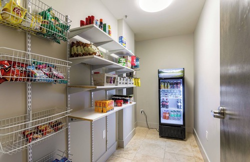 Central Business District Apartment | Modern 1BR Condo in California Building