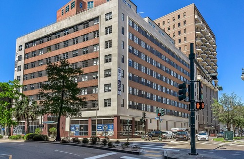 Central Business District Apartment | Modern 1BR Condo in California Building