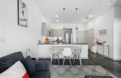 McKinney Apartment | Modern 1BR near TPC Golf | Free Parking & Wifi